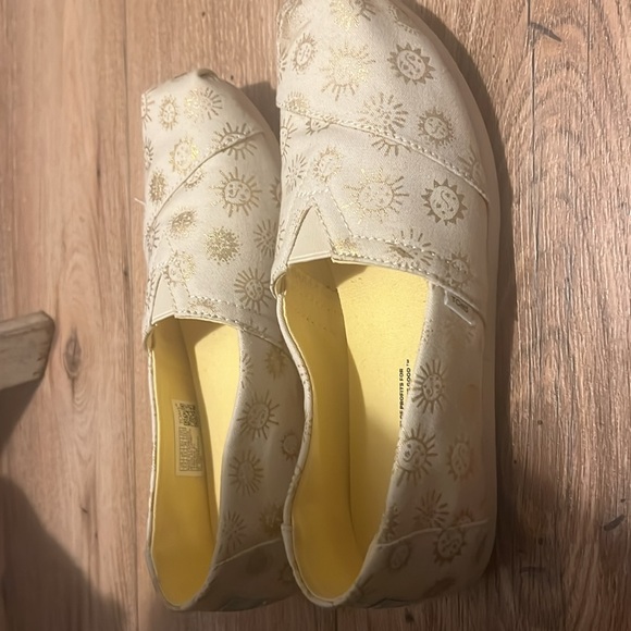 Adorbs size 5.5 Tom’s loafers - Picture 2 of 4